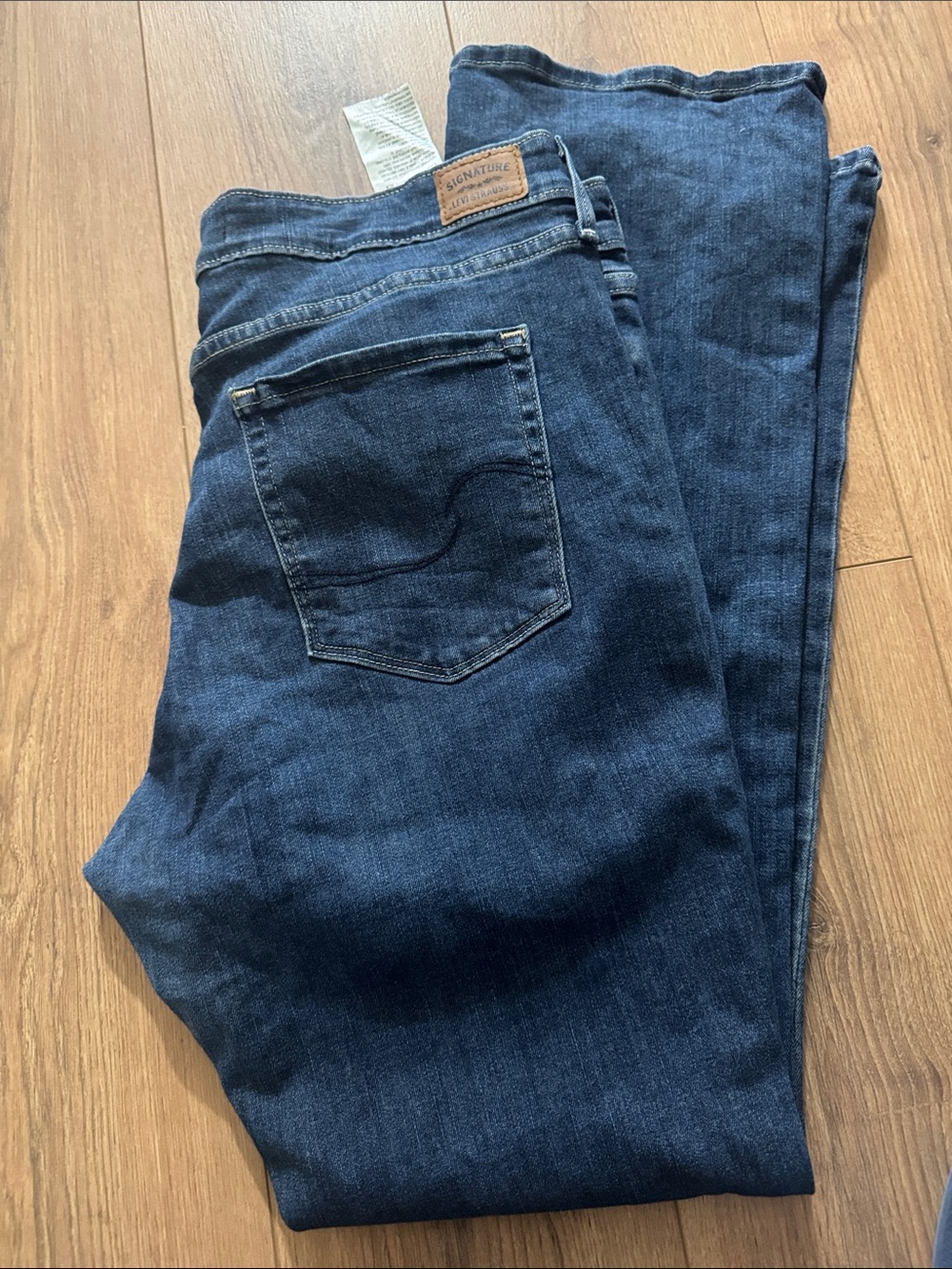 Signature Levi Women's Straight Jeans in Dark Blue Denim